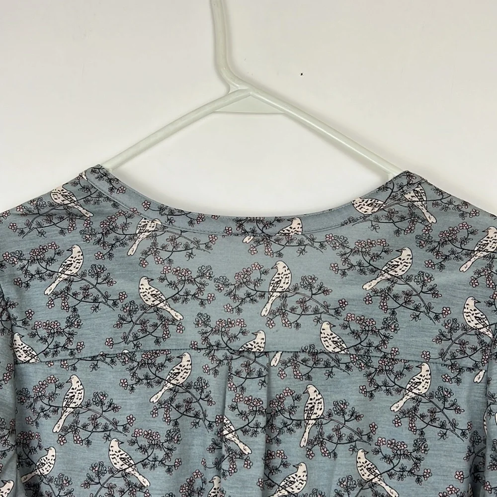 H&M jersey blouse 3/4 sleeve light turquoise bird print v-neck L - Picture 9 of 10